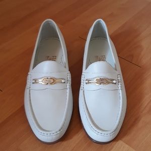 Ferragamo white leather loafer 9.5 D vintage